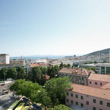 Panoramic City Apartment *