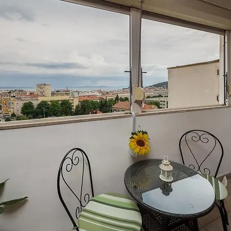 Panoramic City Apartment