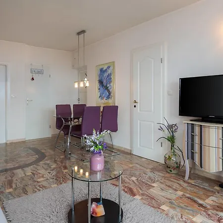 Panoramic City Apartment